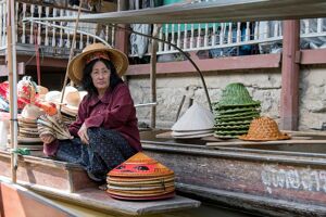 Damnoen Saduak Safety Travel Guide: Tips, Precautions & Eco-Tours